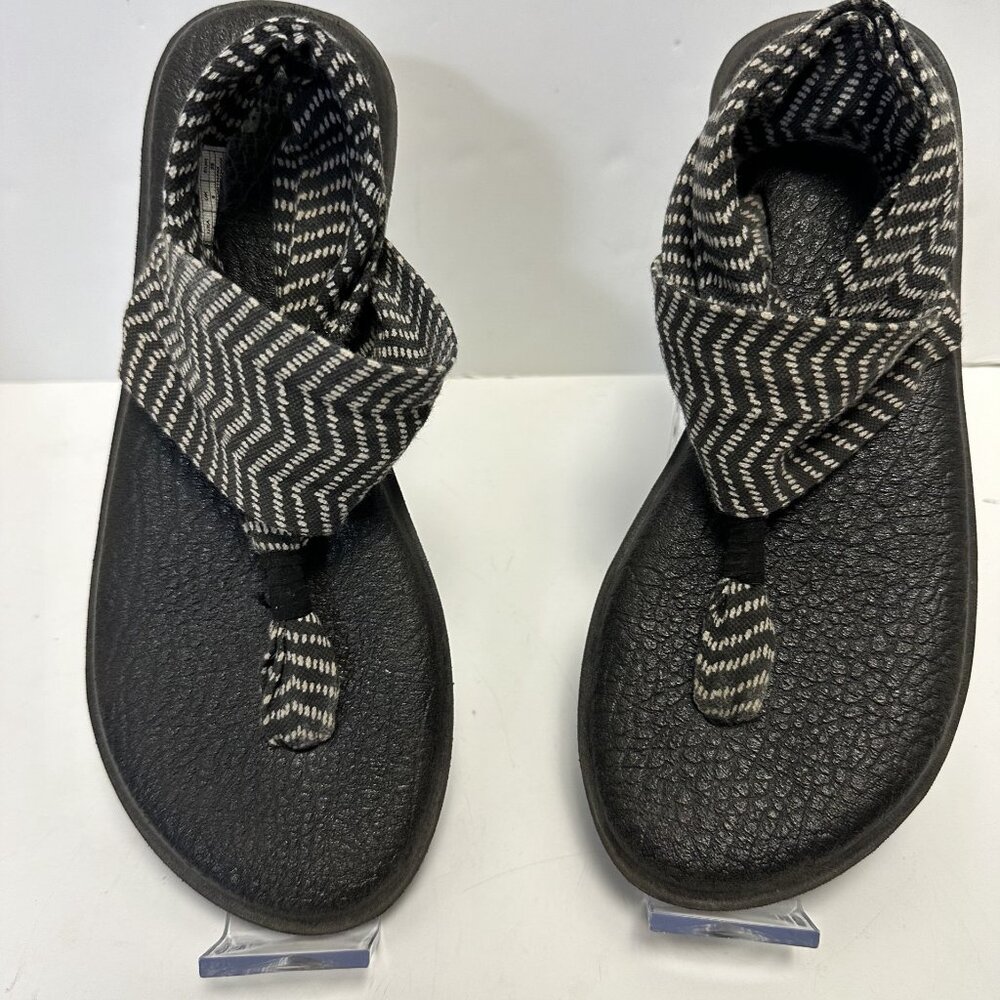 Sanuck Sling Back  Sandals Gray Black Stripped Flip Flop Size 8 Yoga